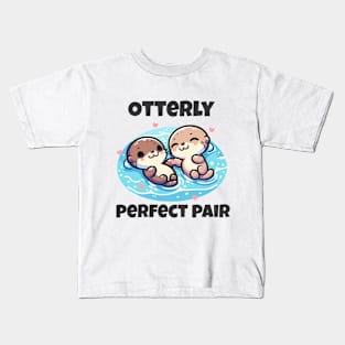 Cute Lovely Otter holding hands Swimming in Peace Kids T-Shirt